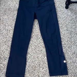 Lululemon Size 6 Navy Cropped Leggings